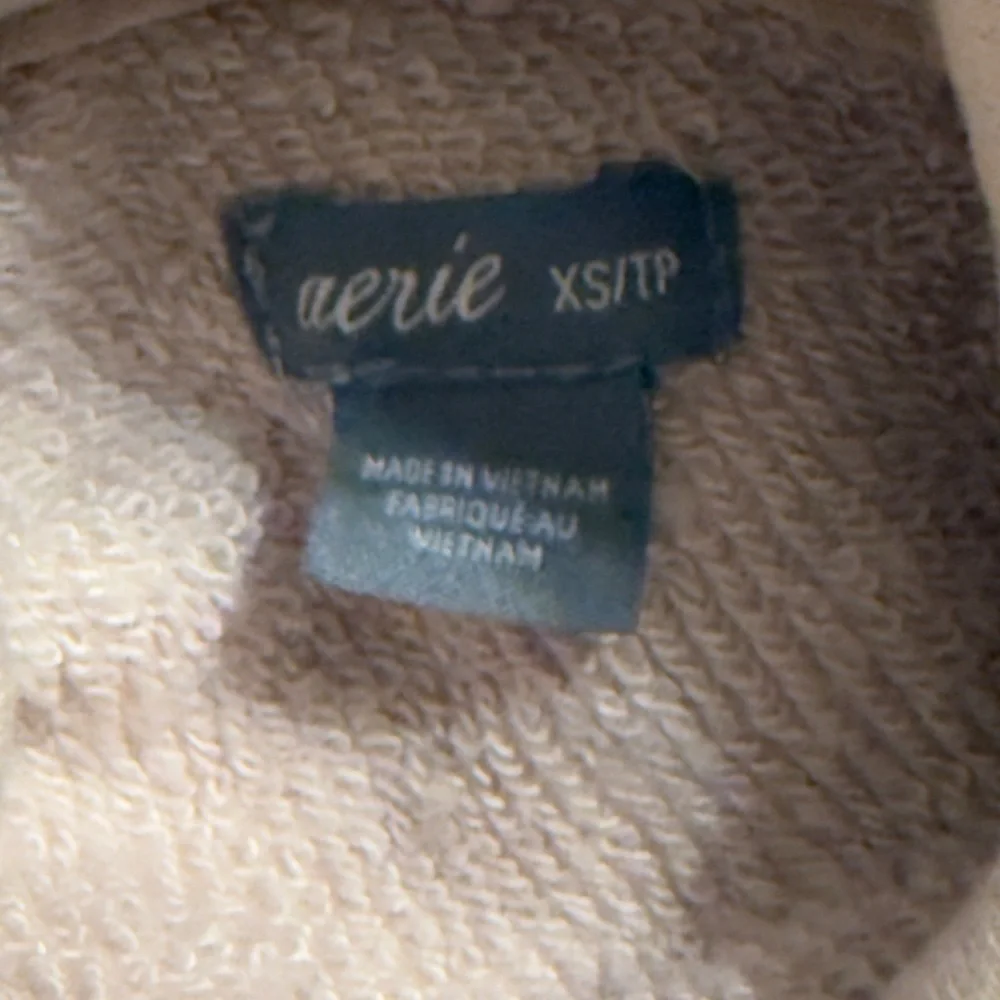 𝐀𝐄𝐑𝐈𝐄 𝐂𝐑𝐄𝐀𝐌 𝐂𝐎𝐖𝐋 𝐍𝐄𝐂𝐊 𝐒𝐈𝐃𝐄 𝐒𝐏𝐋𝐈𝐓𝐒 𝐒𝐖𝐄𝐀𝐓𝐒𝐇𝐈𝐑𝐓 - Picture 4 of 4